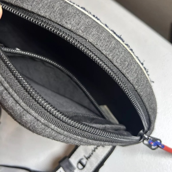 Champion Prime Waist Pack/Fanny Pack/mini sling bag, Gray Oversize Logo Unisex - Picture 6 of 13